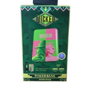 New Wicked Power Bank 4000 MAH 3 Ports Universal Studios💚🩷